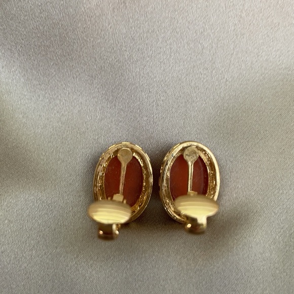 Vintage Cameo Clip Earrings - Picture 3 of 5